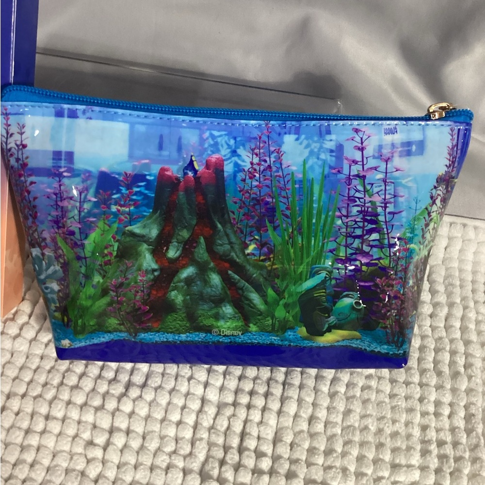 I Heart Revolution Disney Pixar Nemo Cosmetic Bag, Brush Set + 3pc Palettes NEW - Picture 11 of 14